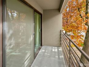 7323 Sand Point Way NE 103, Seattle WA 98115