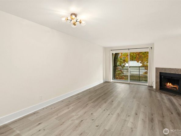 7323 Sand Point Way NE 103, Seattle WA 98115