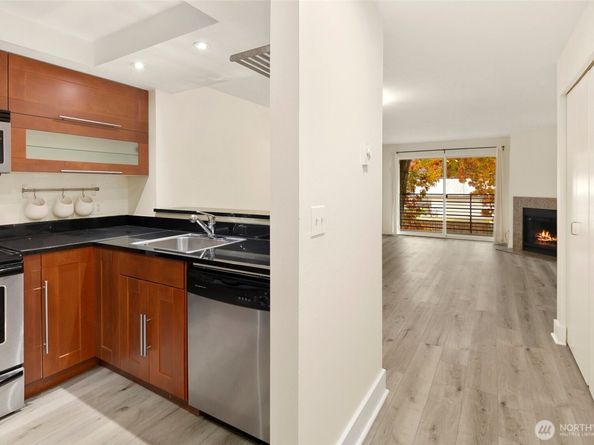 7323 Sand Point Way NE 103, Seattle WA 98115