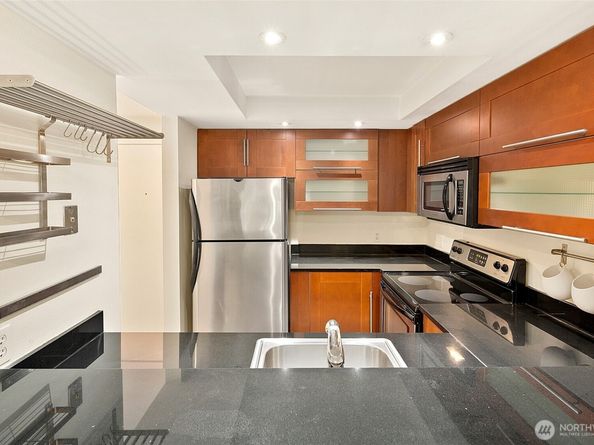 7323 Sand Point Way NE 103, Seattle WA 98115