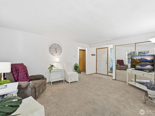 9105 1st Pl NE 1, Lake Stevens WA 98258