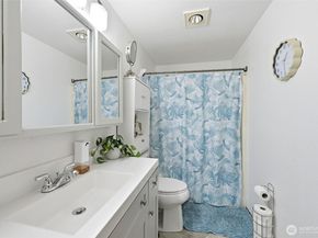 9105 1st Pl NE 1, Lake Stevens WA 98258