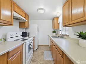 9105 1st Pl NE 1, Lake Stevens WA 98258