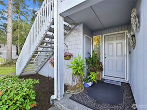 9105 1st Pl NE 1, Lake Stevens WA 98258