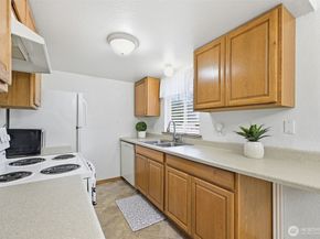 9105 1st Pl NE 1, Lake Stevens WA 98258