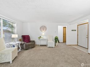 9105 1st Pl NE 1, Lake Stevens WA 98258