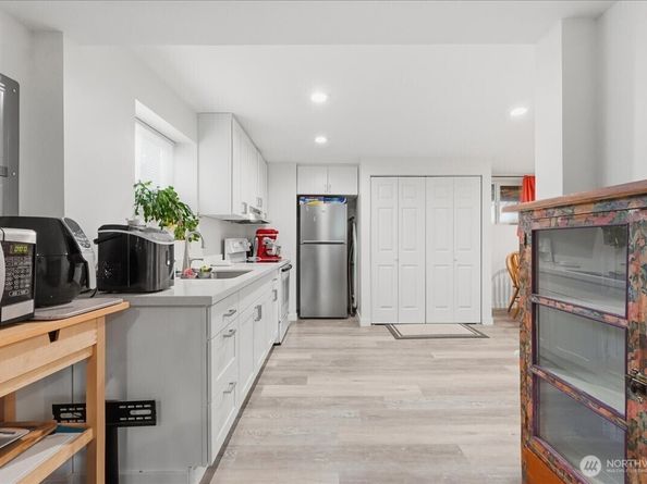 818 SW 120th Street, Seattle WA 98146