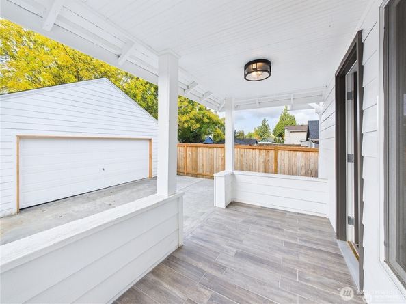 305 Meadow Avenue N, Renton WA 98057