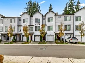 2002 101 Street SE 4, Lake Stevens WA 98258