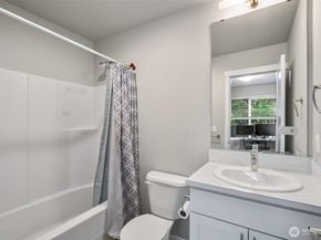 2002 101 Street SE 4, Lake Stevens WA 98258