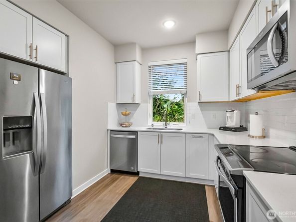 2002 101 Street SE 4, Lake Stevens WA 98258