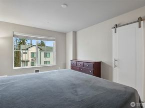 2002 101 Street SE 4, Lake Stevens WA 98258