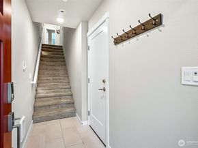 2002 101 Street SE 4, Lake Stevens WA 98258