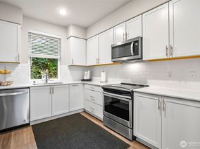 2002 101 Street SE 4, Lake Stevens WA 98258