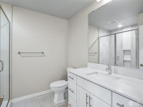 2002 101 Street SE 4, Lake Stevens WA 98258