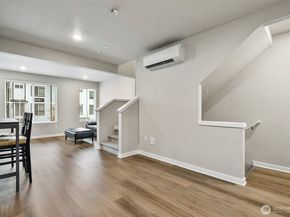 2002 101 Street SE 4, Lake Stevens WA 98258