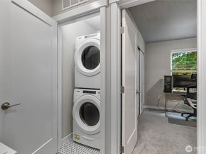 2002 101 Street SE 4, Lake Stevens WA 98258