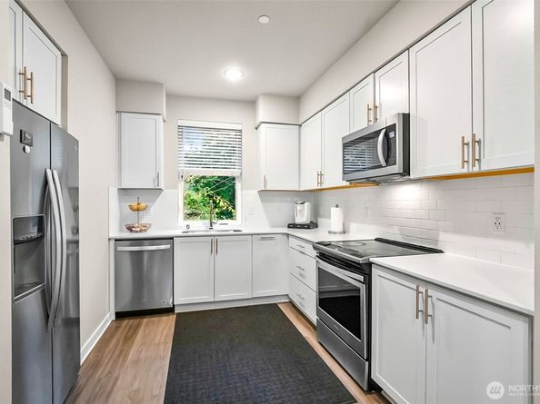 2002 101 Street SE 4, Lake Stevens WA 98258