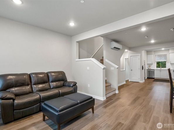 2002 101 Street SE 4, Lake Stevens WA 98258