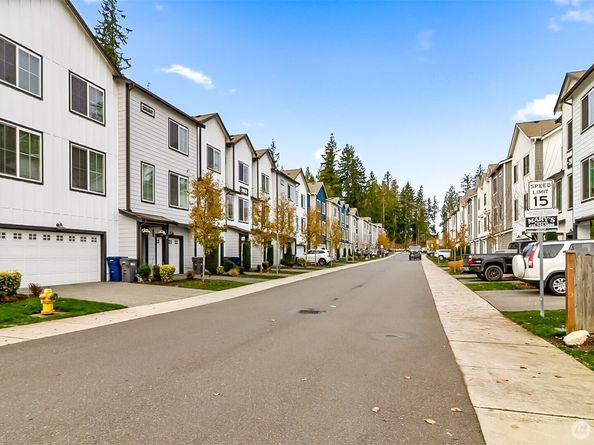 2002 101 Street SE 4, Lake Stevens WA 98258