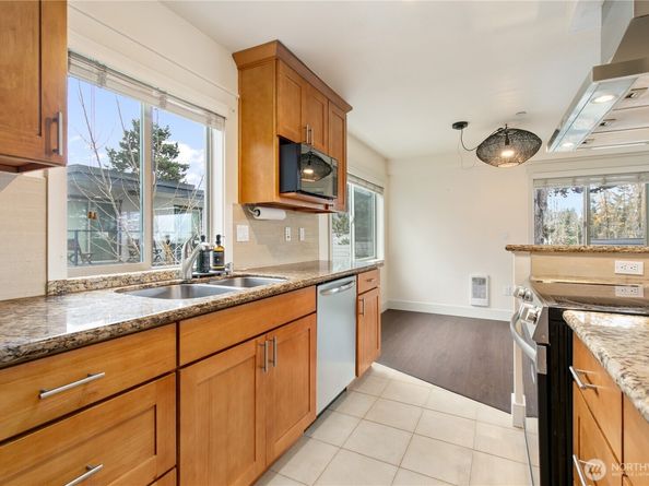 3204 81st Place SE B202, Mercer Island WA 98040