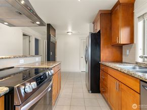 3204 81st Place SE B202, Mercer Island WA 98040