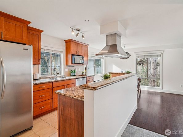 3204 81st Place SE B202, Mercer Island WA 98040