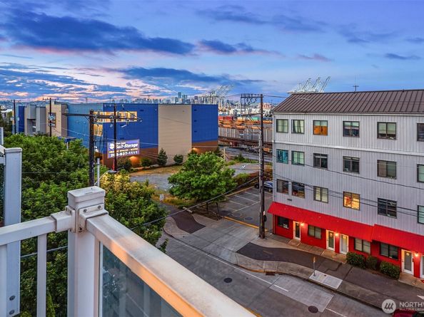 3318 30th Avenue SW A502, Seattle WA 98126