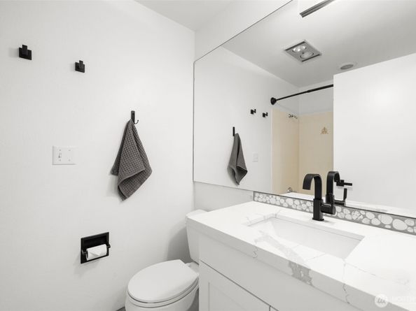 3410 25th Avenue W 202, Seattle WA 98199