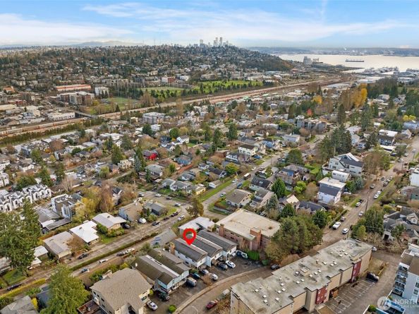 3410 25th Avenue W 202, Seattle WA 98199