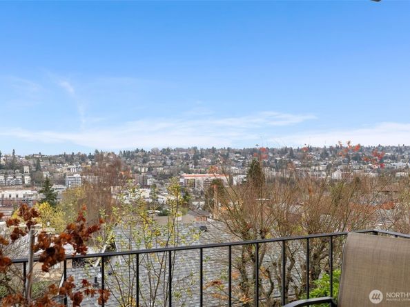 3410 25th Avenue W 202, Seattle WA 98199