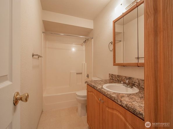 14527 NE 40th Street G204, Bellevue WA 98007