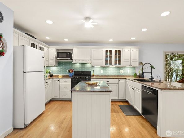 2049 NE Amhurst Court, Poulsbo WA 98370