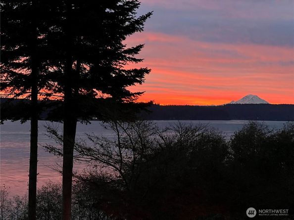 2049 NE Amhurst Court, Poulsbo WA 98370