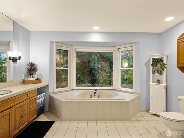 2049 NE Amhurst Court, Poulsbo WA 98370