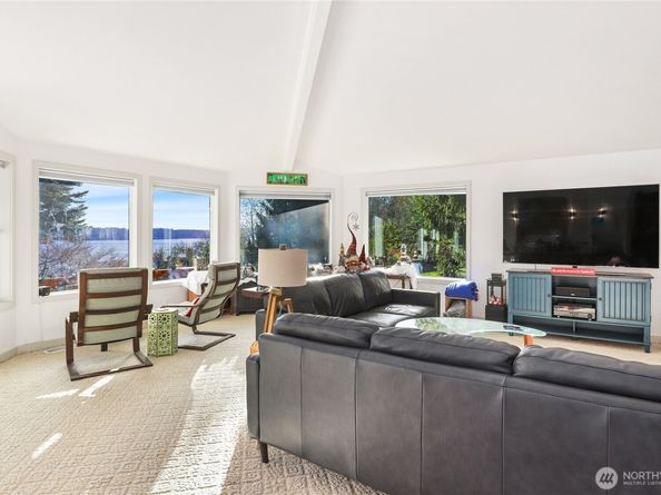 2049 NE Amhurst Court, Poulsbo WA 98370