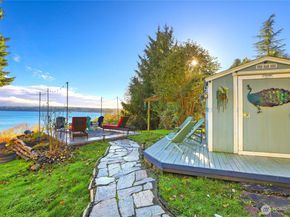 2049 NE Amhurst Court, Poulsbo WA 98370