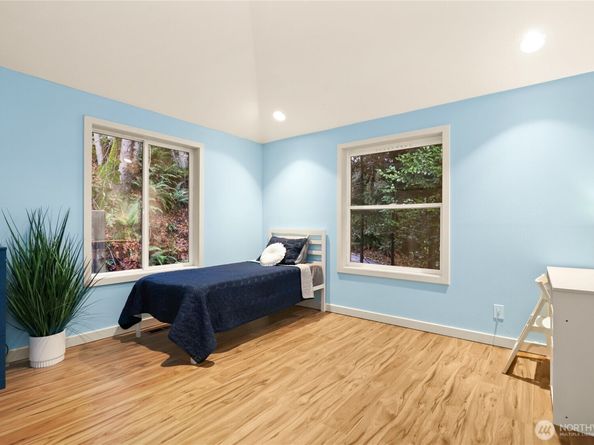 2049 NE Amhurst Court, Poulsbo WA 98370