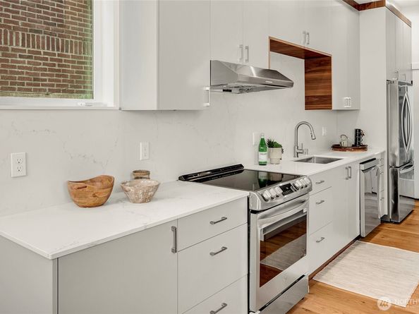 633 13th Avenue E, Seattle WA 98102