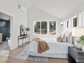 14306 Roslyn Place N, Seattle WA 98133