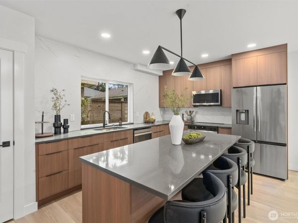 14306 Roslyn Place N, Seattle WA 98133