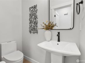 14306 Roslyn Place N, Seattle WA 98133