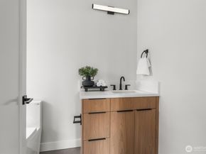 14306 Roslyn Place N, Seattle WA 98133