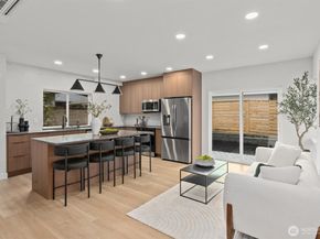 14306 Roslyn Place N, Seattle WA 98133