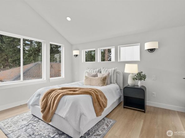 14306 Roslyn Place N, Seattle WA 98133