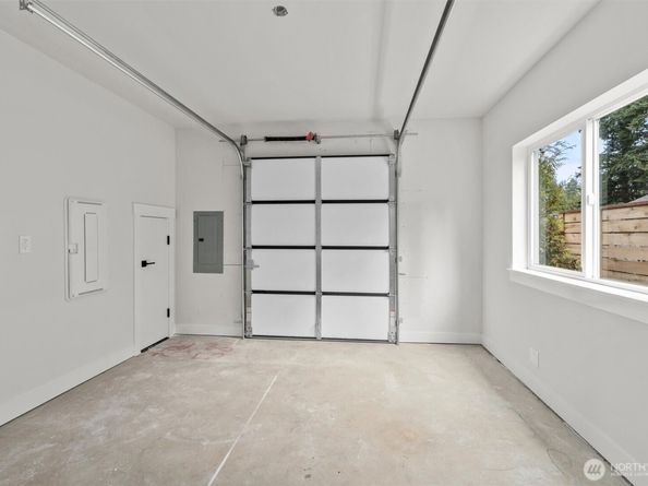 14306 Roslyn Place N, Seattle WA 98133