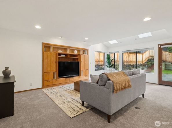 19714 41st Avenue NE, Lake Forest Park WA 98155