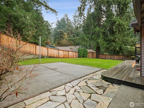 19714 41st Avenue NE, Lake Forest Park WA 98155