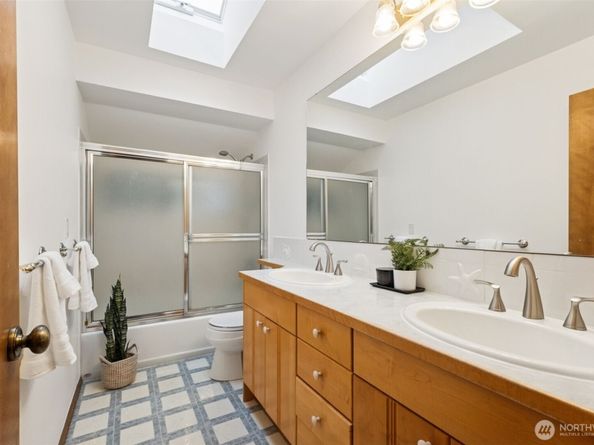 19714 41st Avenue NE, Lake Forest Park WA 98155