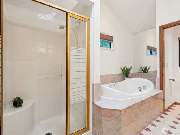 19714 41st Avenue NE, Lake Forest Park WA 98155